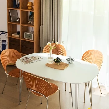  Индивидуальный обеденный стол из массива дерева для домашнего хозяйства Небольшой блок Простой кремовый ветровая сетка Красный стол Дизайнер Свет Роскошь